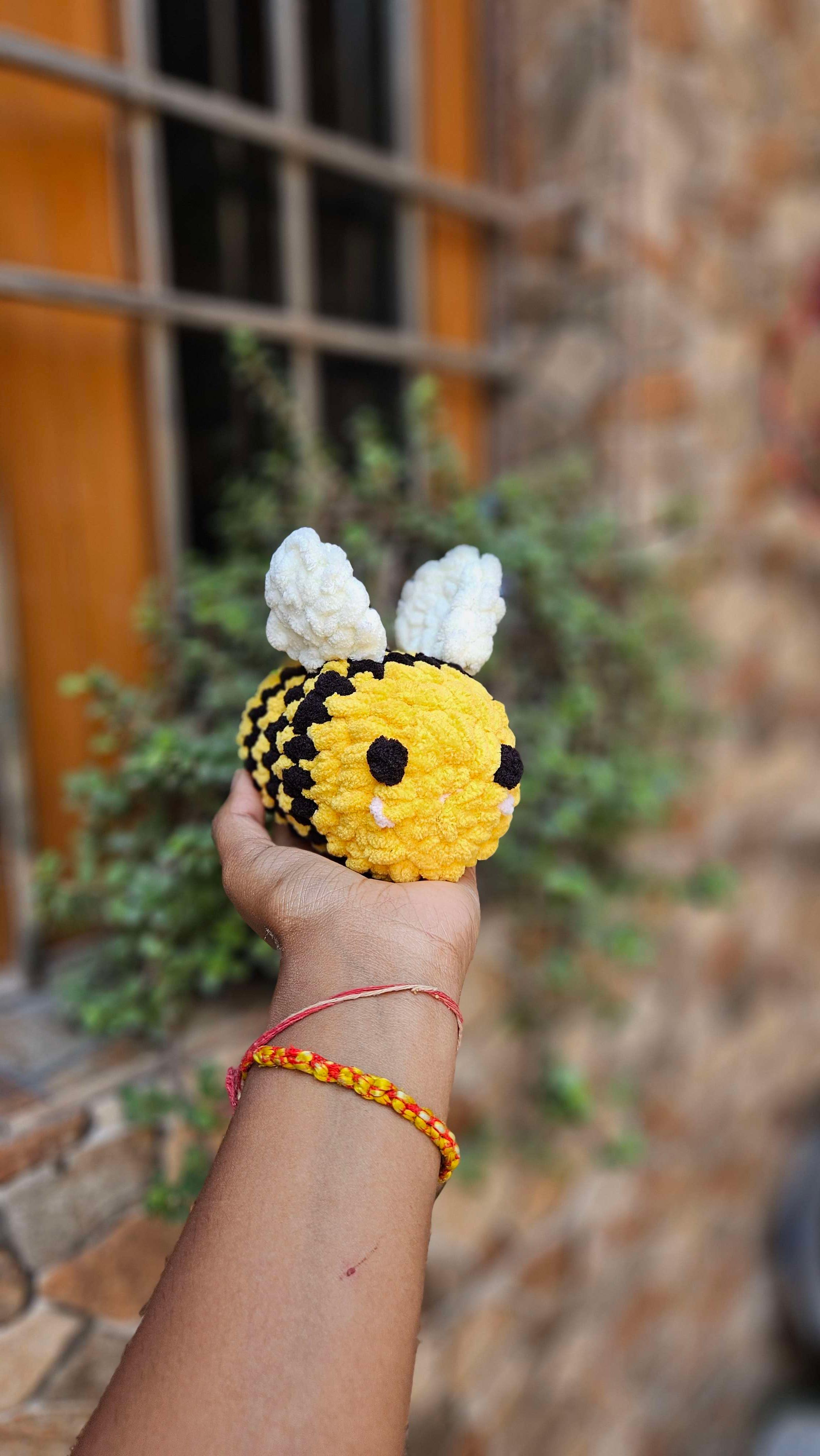 Bee plushie - Image 1