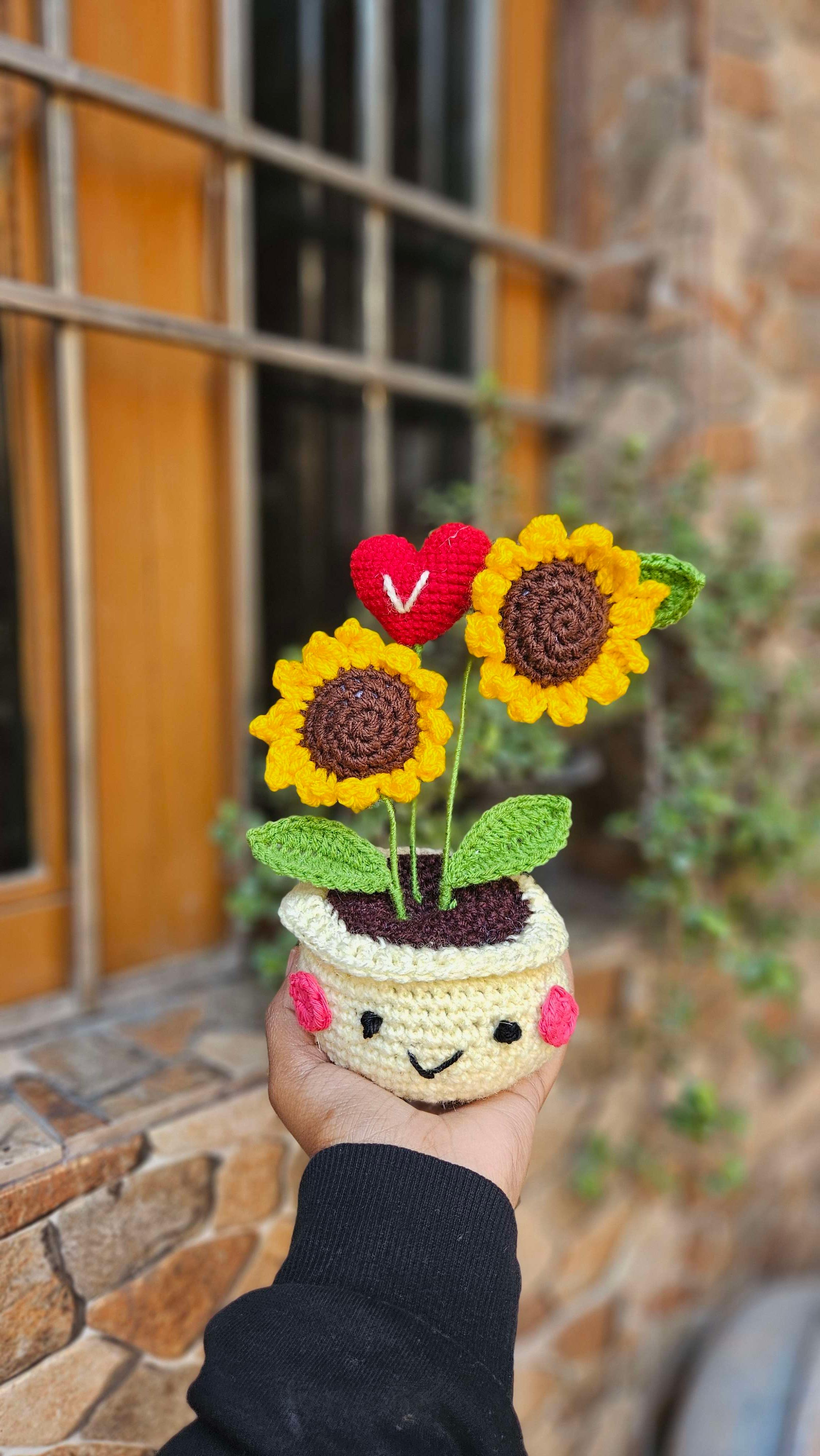 Sunflower heart pot - Image 1