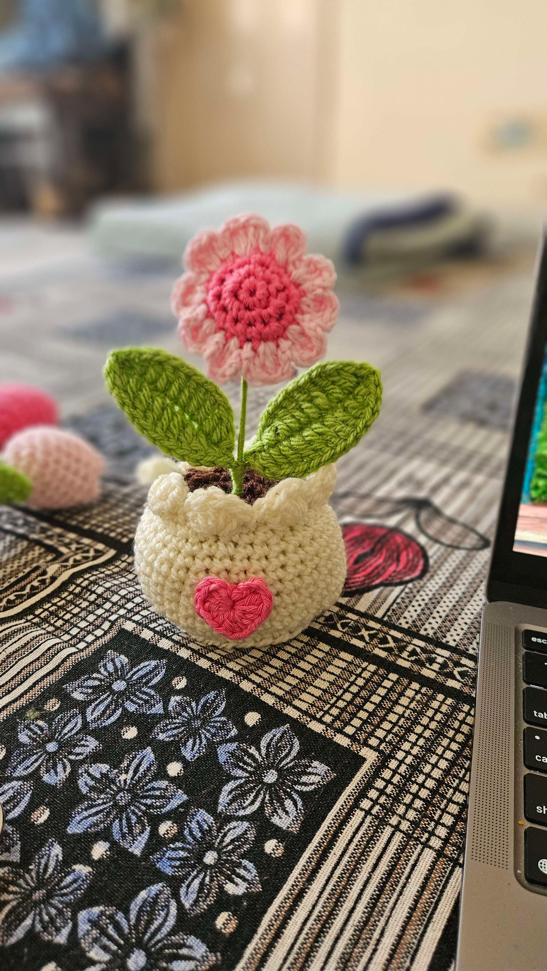 Pink daisy pot - Image 1
