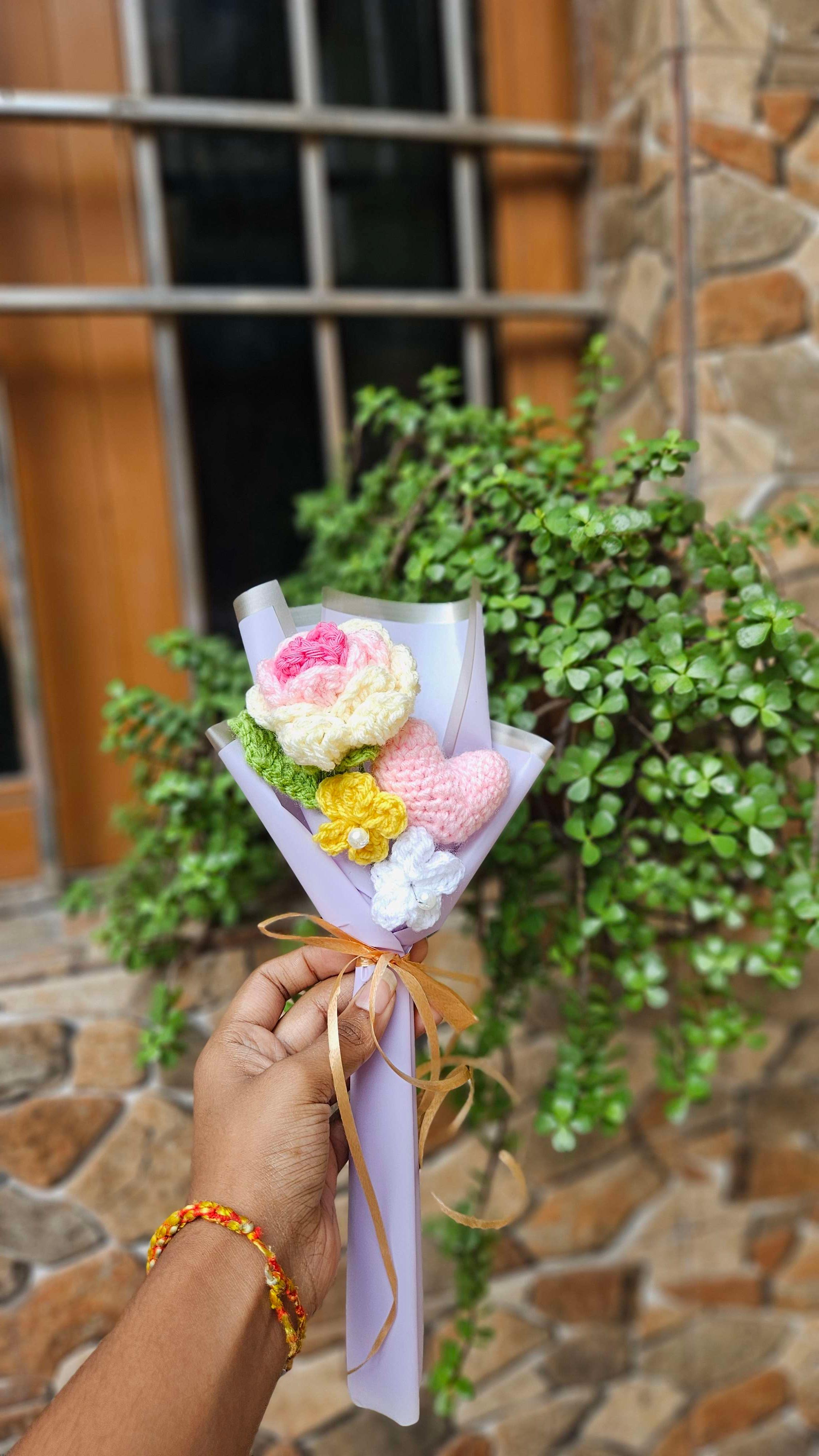 Shaded rose heart bouquet - Image 1