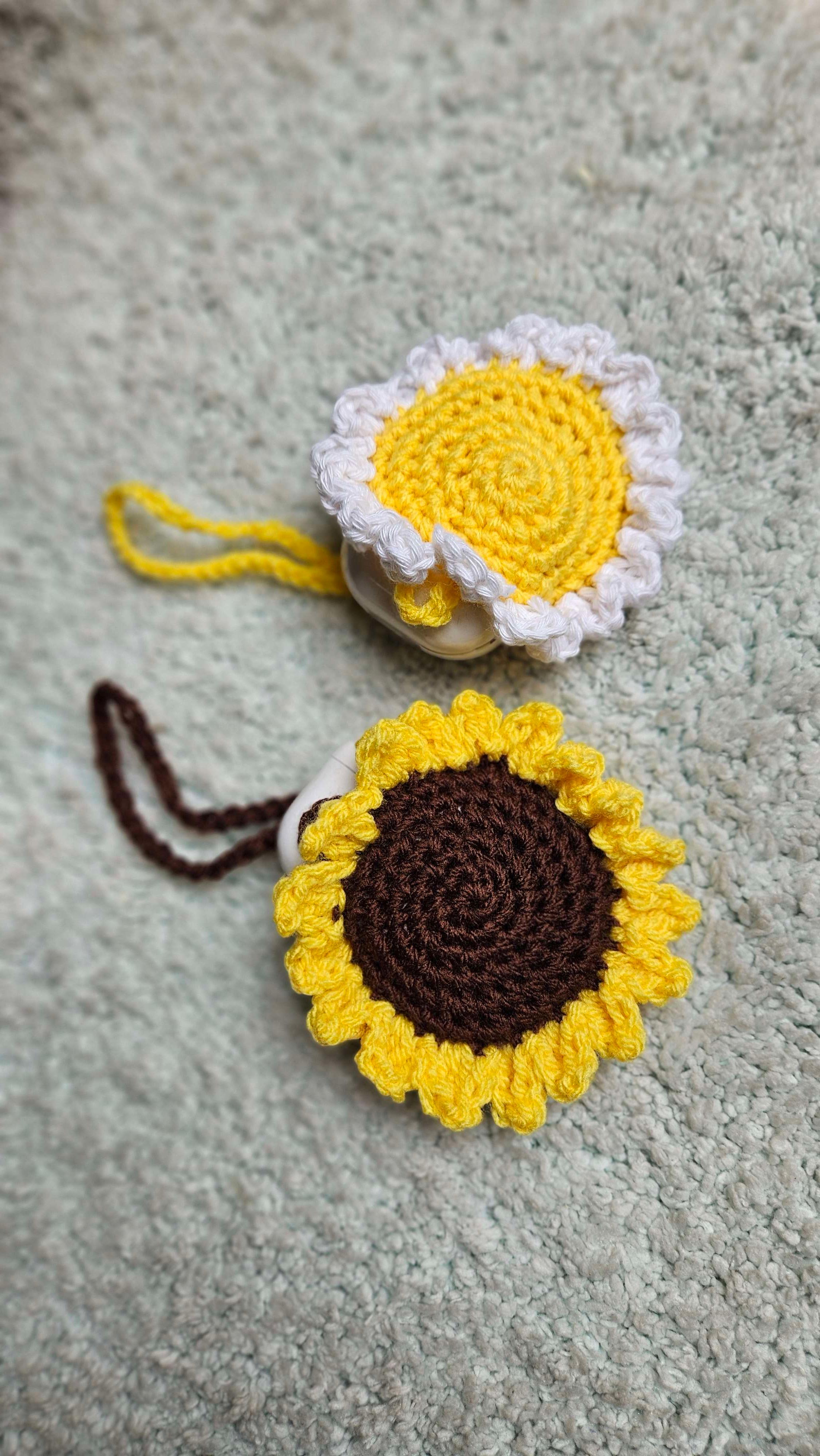 Sunflower buds case - Image 1