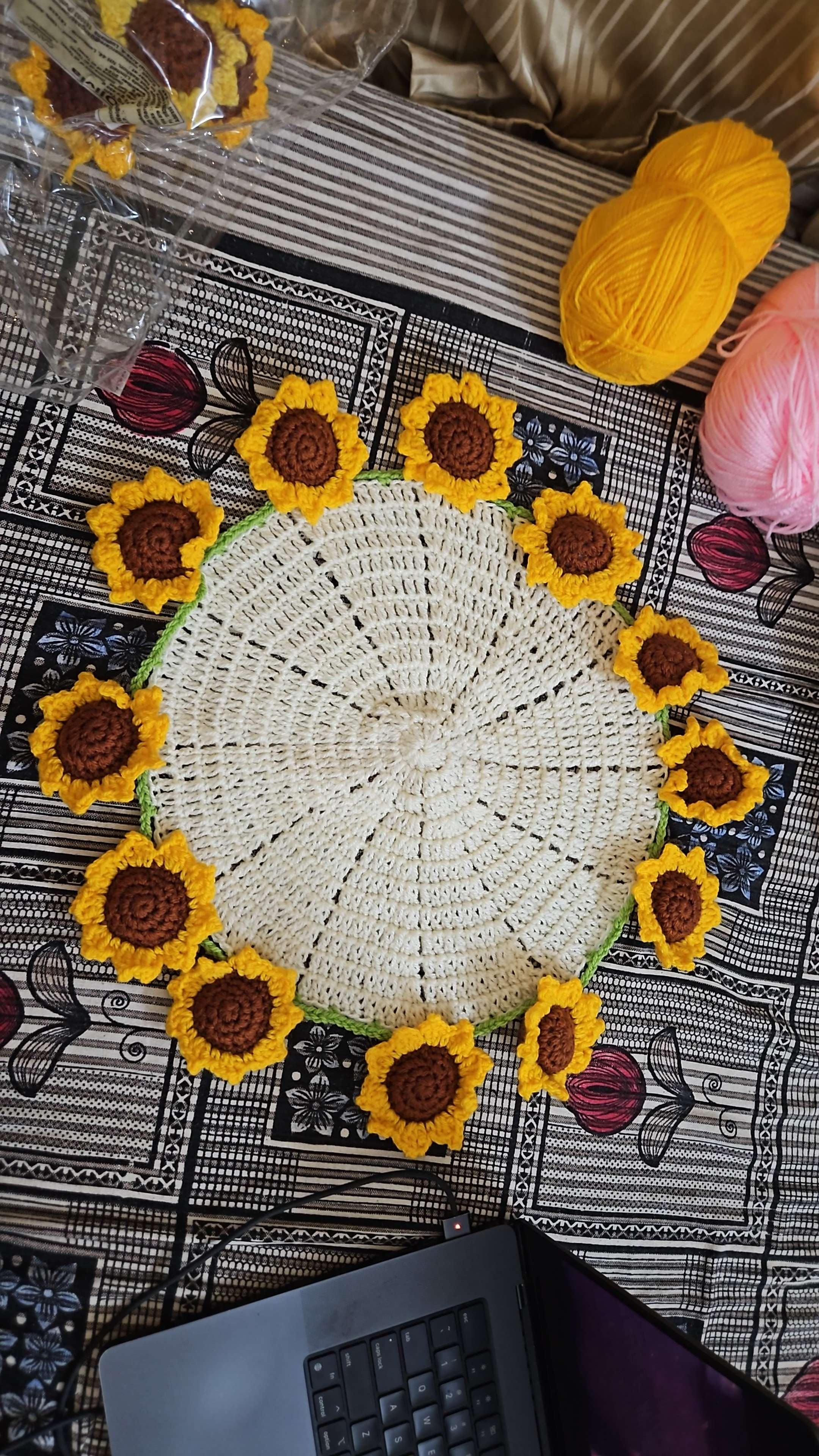 Sunflower blanket bouquet - Image 1