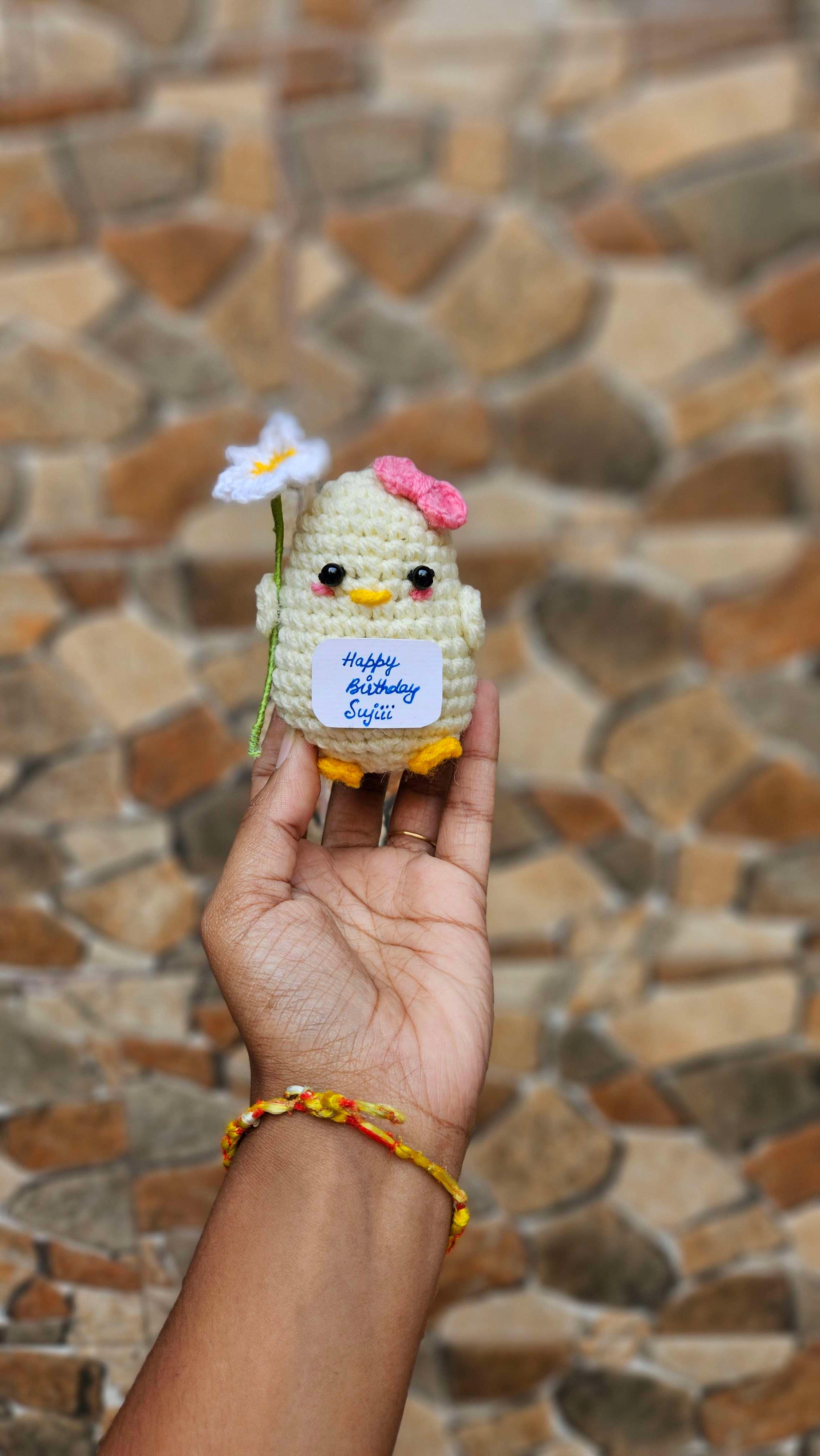 Chick with note - Image 1