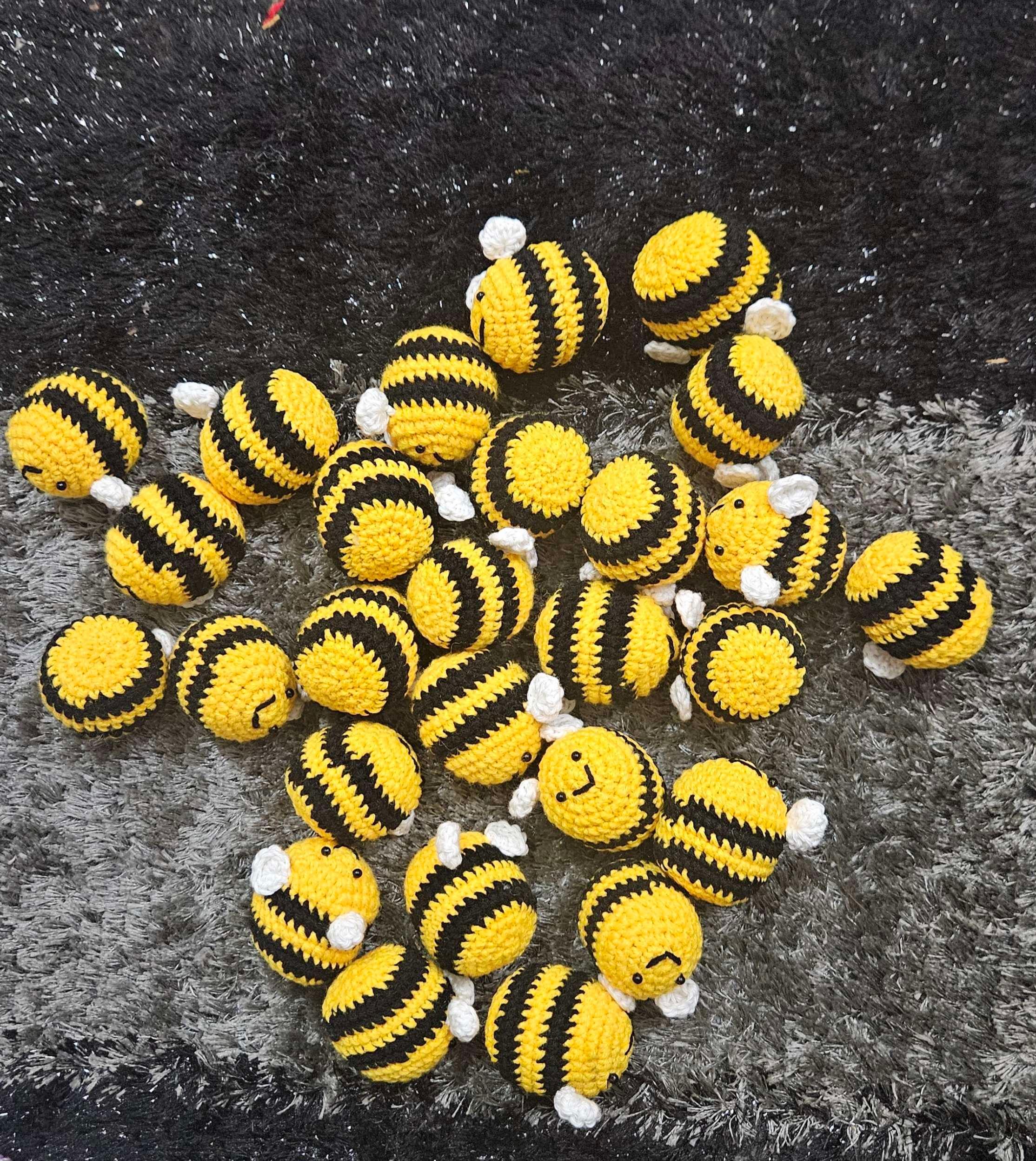 Honey bee - Image 1