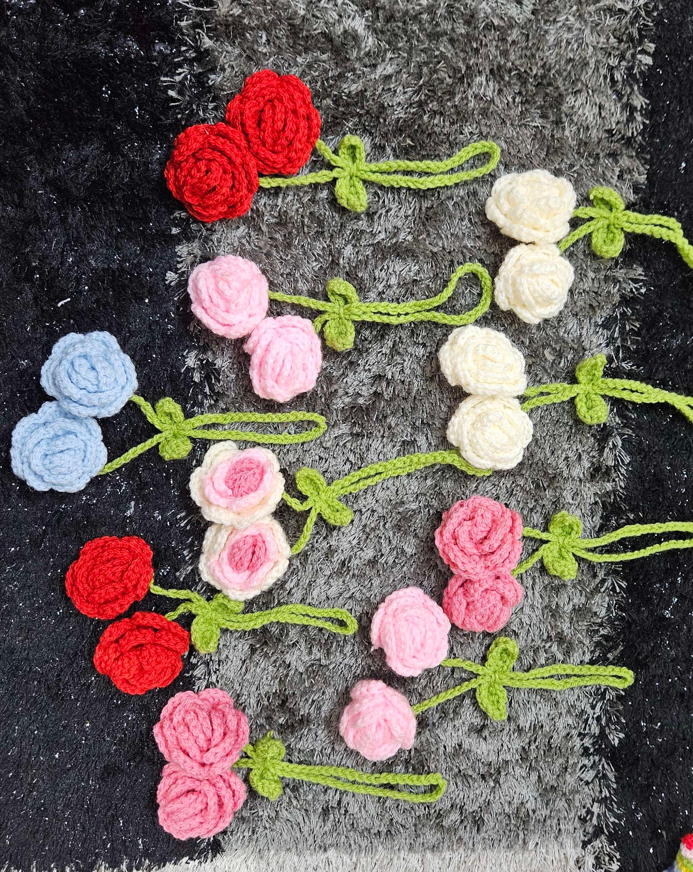 Dual rose charm - Image 1